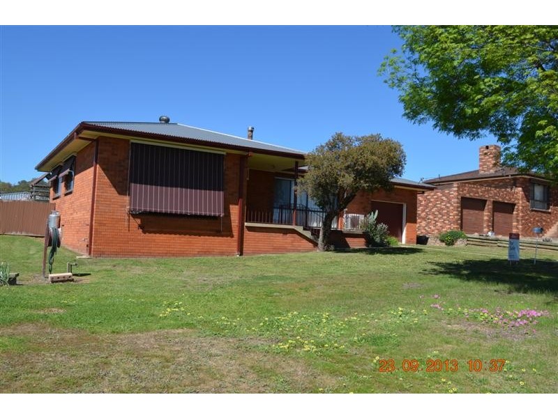 12 Broughton Street, Tumut NSW 2720