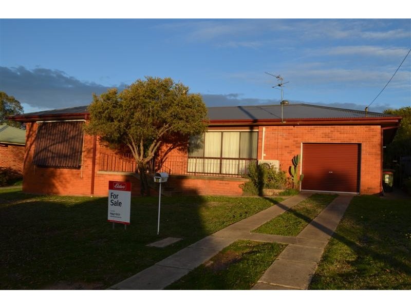 12 Broughton Street, Tumut NSW 2720