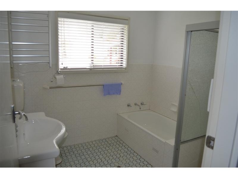 12 Broughton Street, Tumut NSW 2720