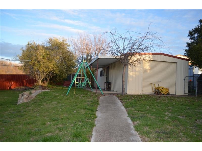 12 Broughton Street, Tumut NSW 2720