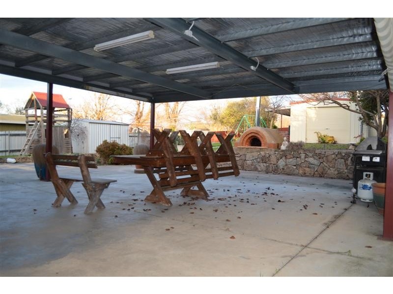 12 Broughton Street, Tumut NSW 2720