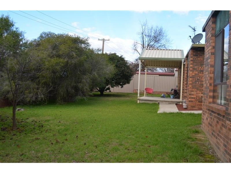 25 Bottlebrush Drive, Tumut NSW 2720