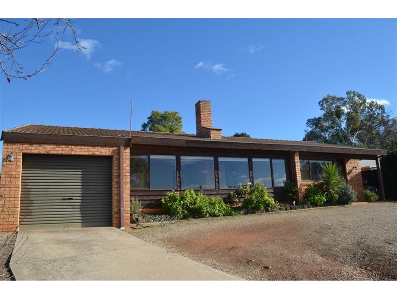 13 Bundara Crescent, Tumut NSW 2720