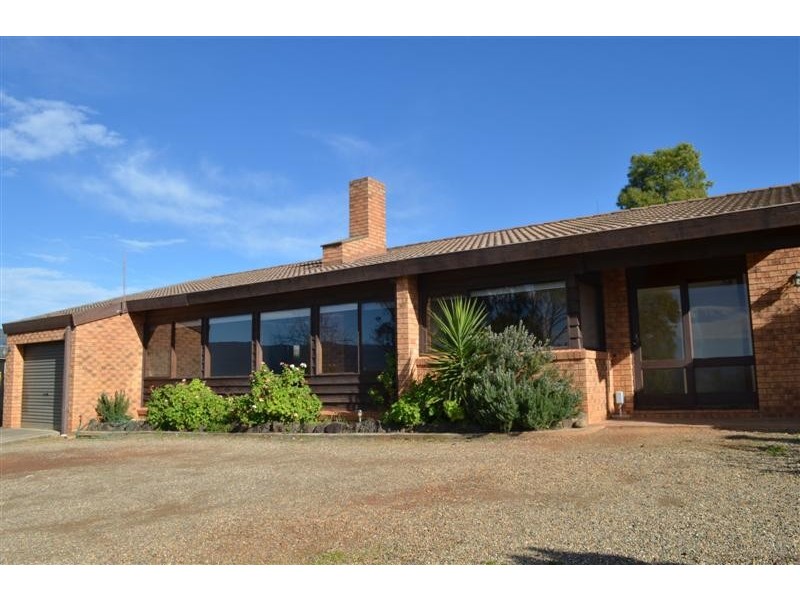 13 Bundara Crescent, Tumut NSW 2720