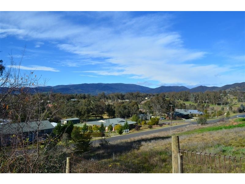 13 Bundara Crescent, Tumut NSW 2720