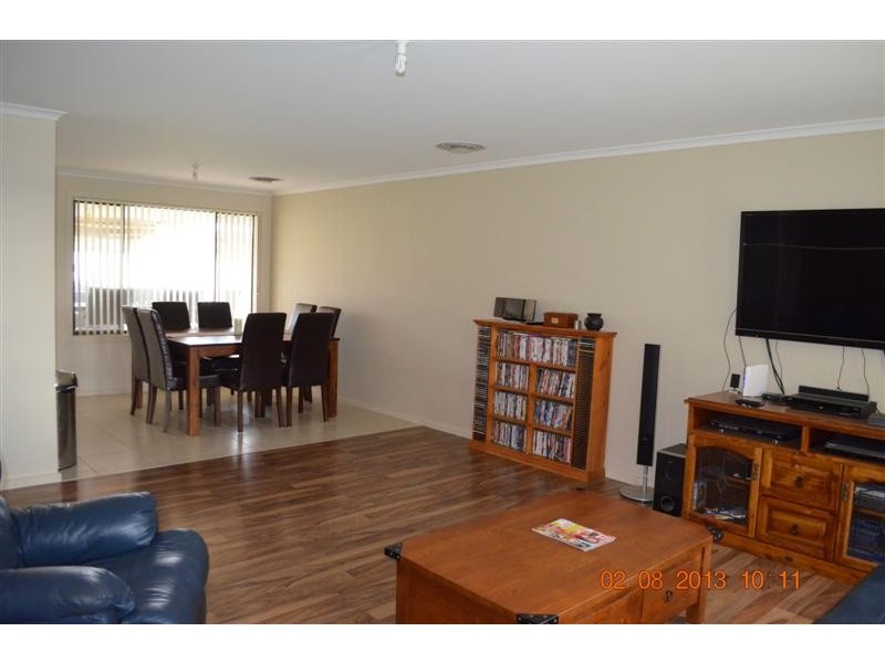 8 Ridge Street, Tumut NSW 2720