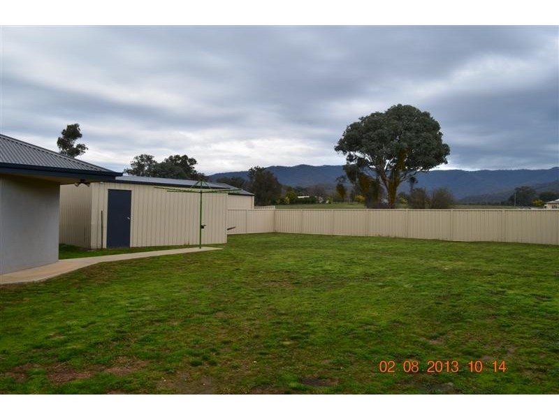 8 Ridge Street, Tumut NSW 2720