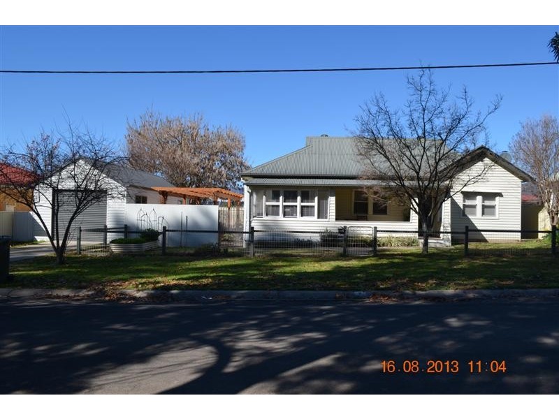 2 Beale Street, Tumut NSW 2720