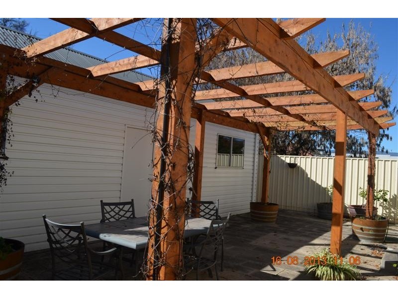2 Beale Street, Tumut NSW 2720