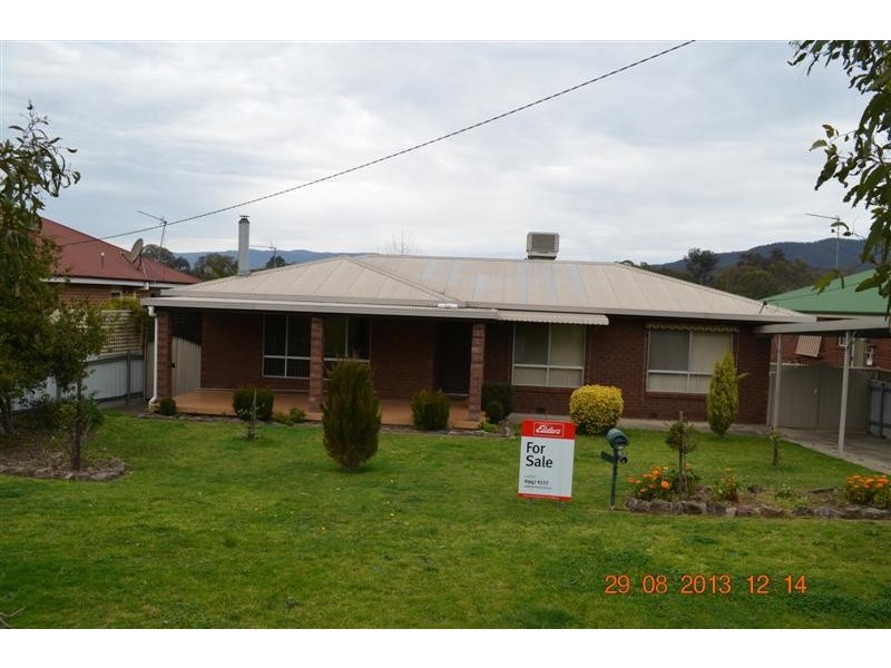 18 Yarralla Street, Tumut NSW 2720