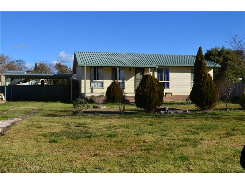 15 Gundagai Street, Adelong NSW 2729