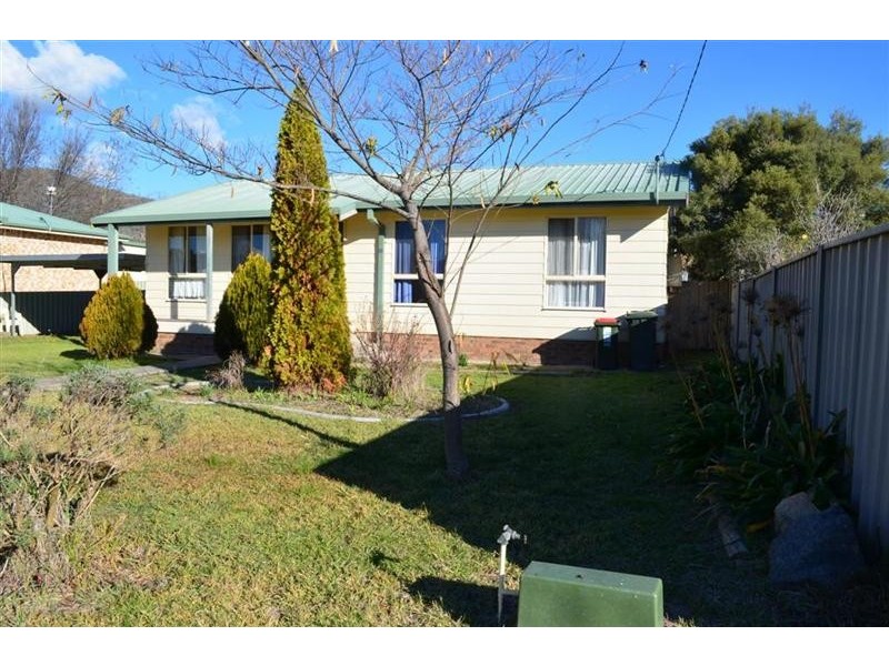 15 Gundagai Street, Adelong NSW 2729