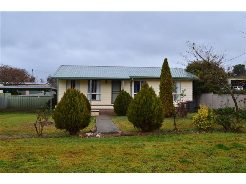 15 Gundagai Street, Adelong NSW 2729