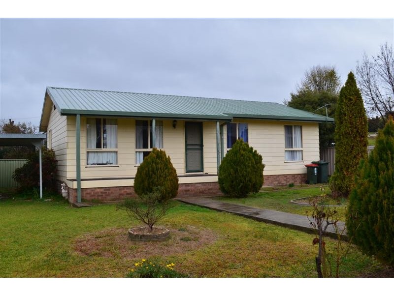 15 Gundagai Street, Adelong NSW 2729