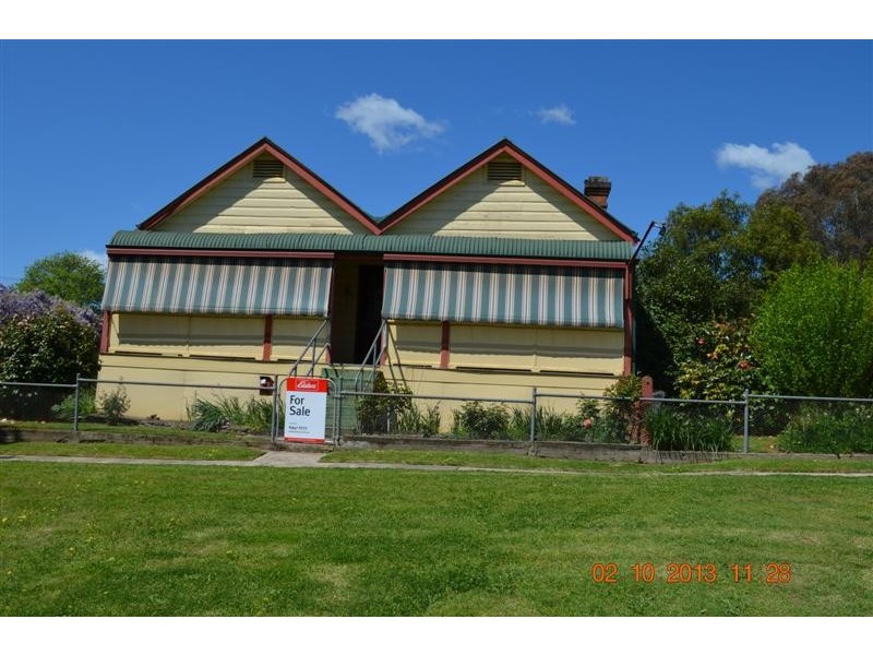 8 Wynyard Street, Tumut NSW 2720