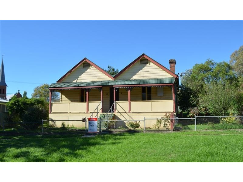 8 Wynyard Street, Tumut NSW 2720