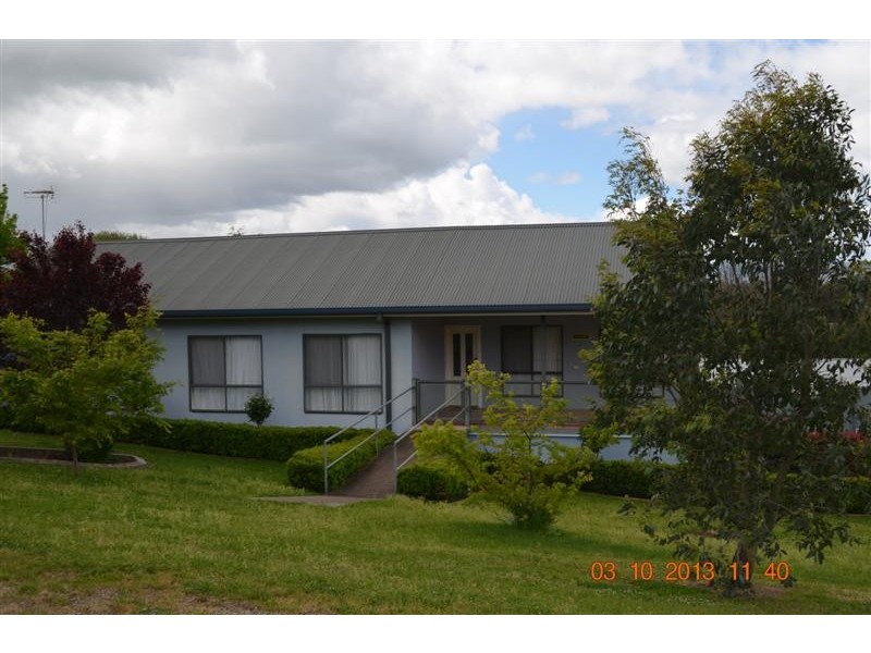 8 Bundarra Crescent, Tumut NSW 2720