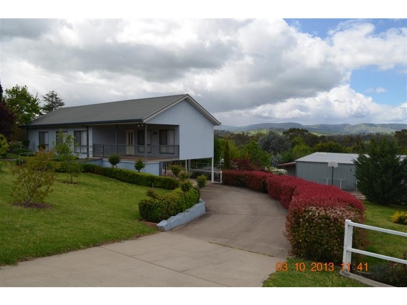 8 Bundarra Crescent, Tumut NSW 2720