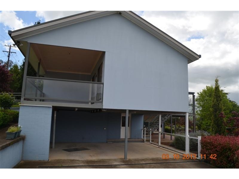 8 Bundarra Crescent, Tumut NSW 2720