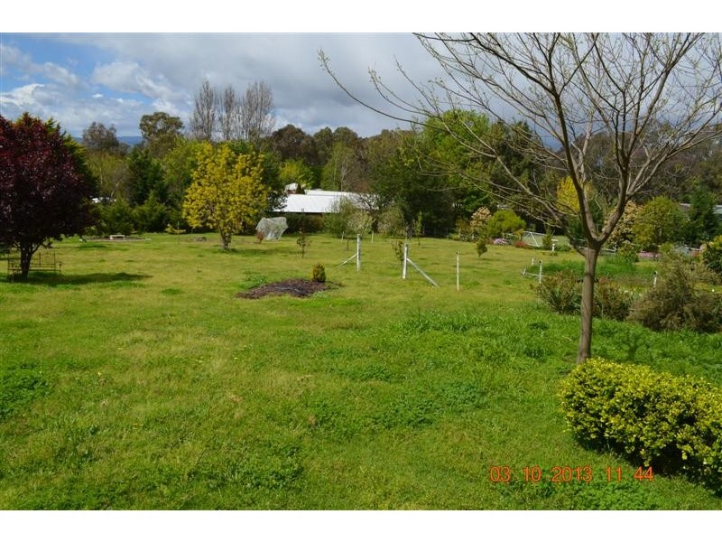 8 Bundarra Crescent, Tumut NSW 2720
