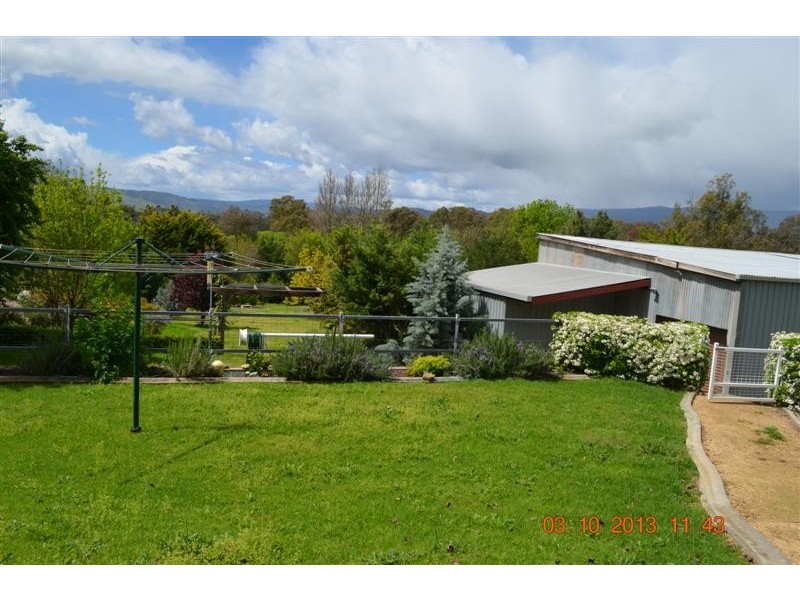 8 Bundarra Crescent, Tumut NSW 2720