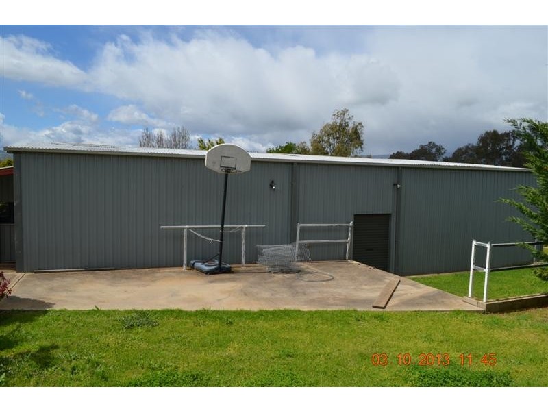 8 Bundarra Crescent, Tumut NSW 2720