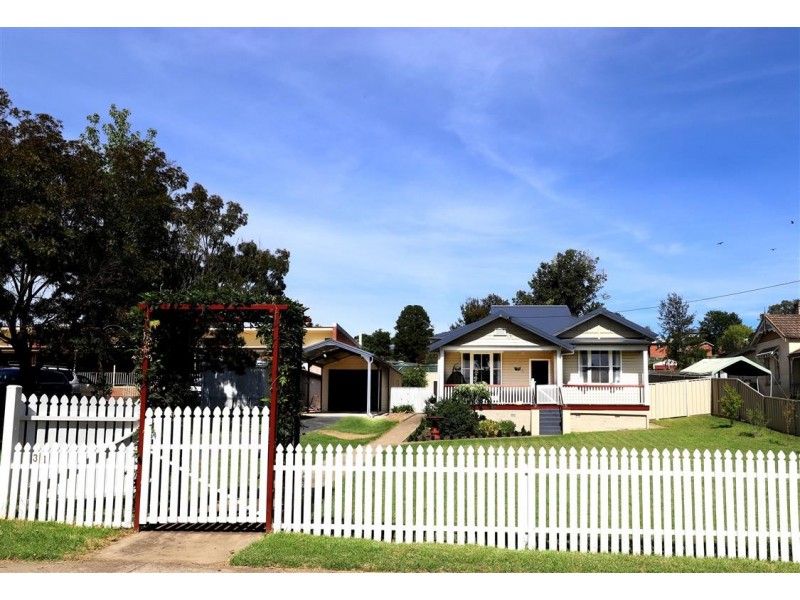 31 Capper Street, Tumut NSW 2720