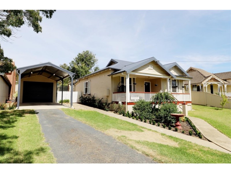 31 Capper Street, Tumut NSW 2720