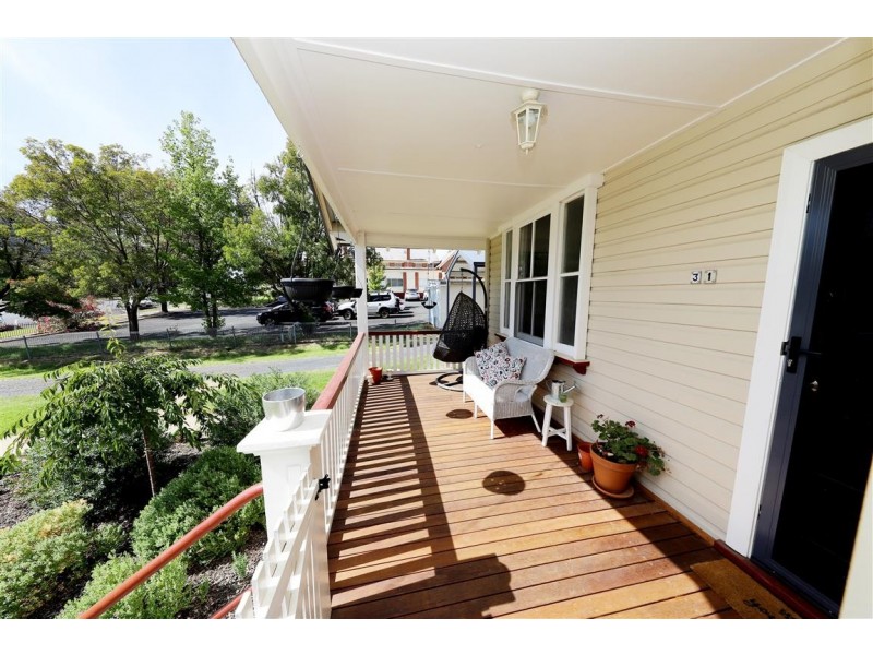 31 Capper Street, Tumut NSW 2720