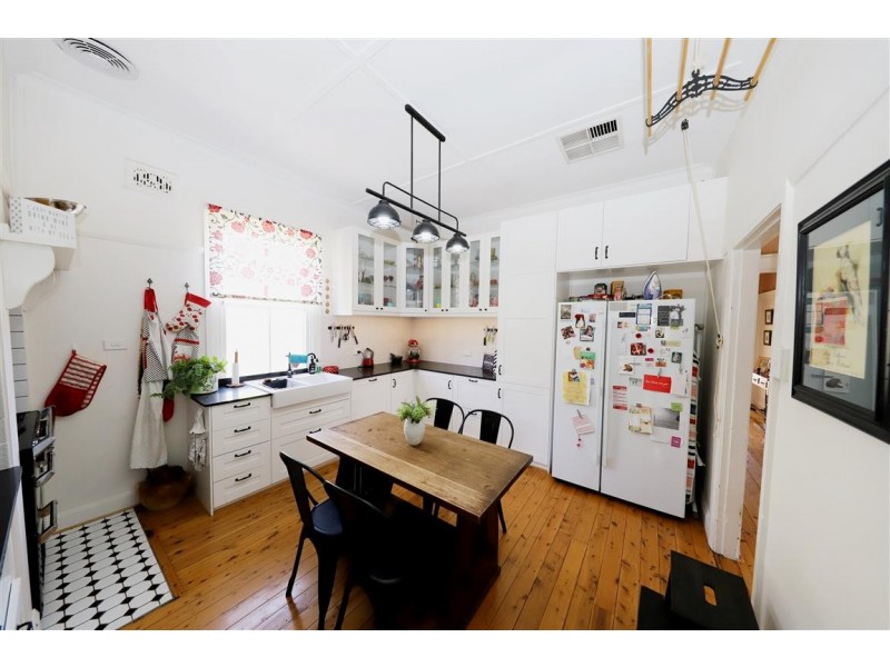 31 Capper Street, Tumut NSW 2720