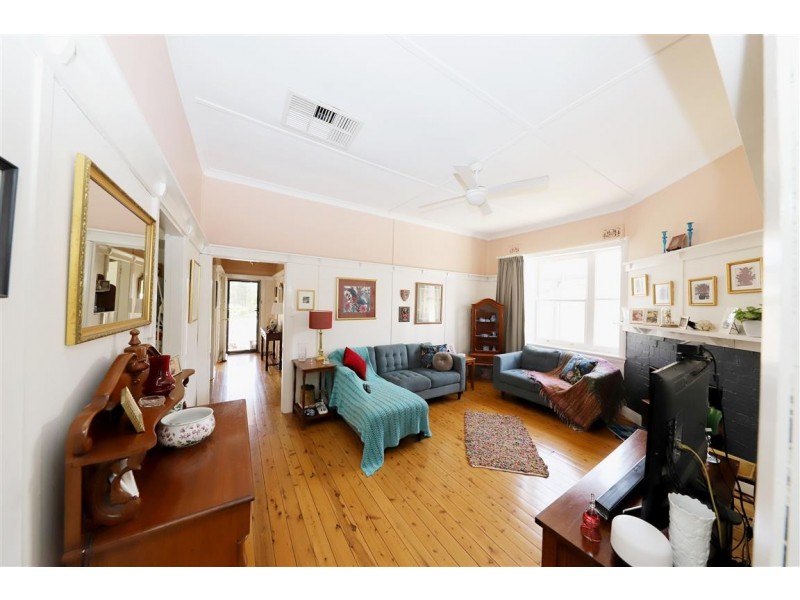 31 Capper Street, Tumut NSW 2720