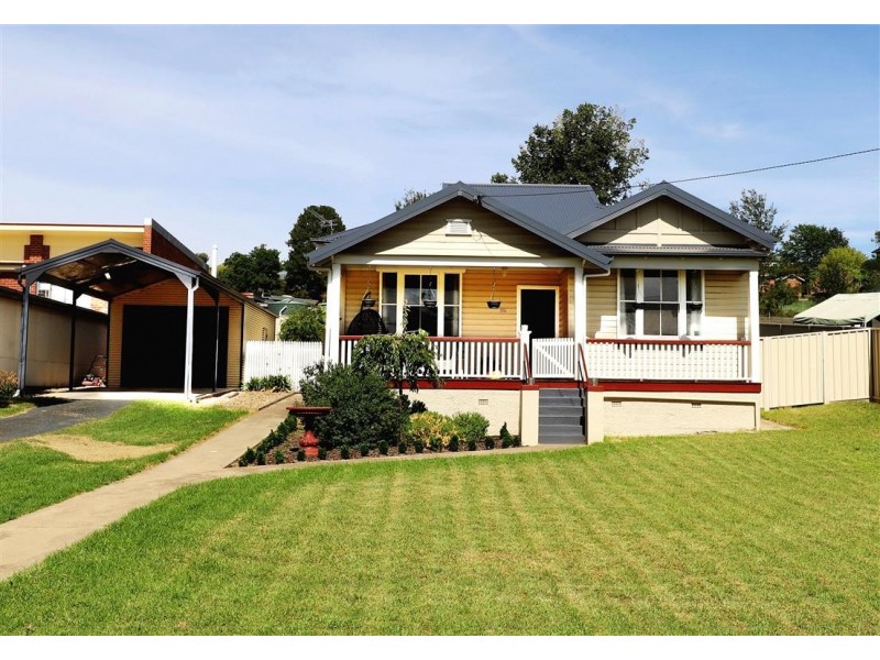 31 Capper Street, Tumut NSW 2720