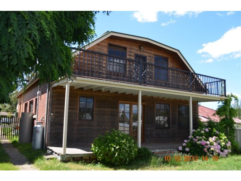 14 Clarke Street, Tumut NSW 2720
