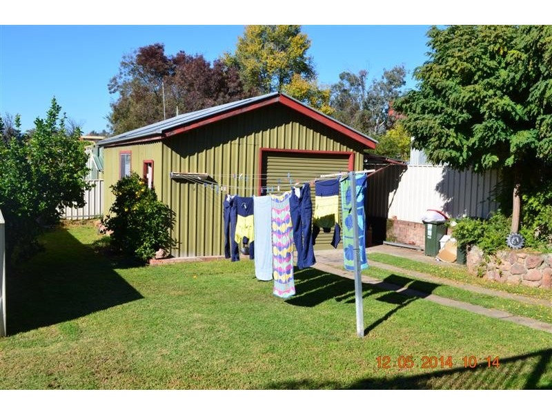 14 Clarke Street, Tumut NSW 2720
