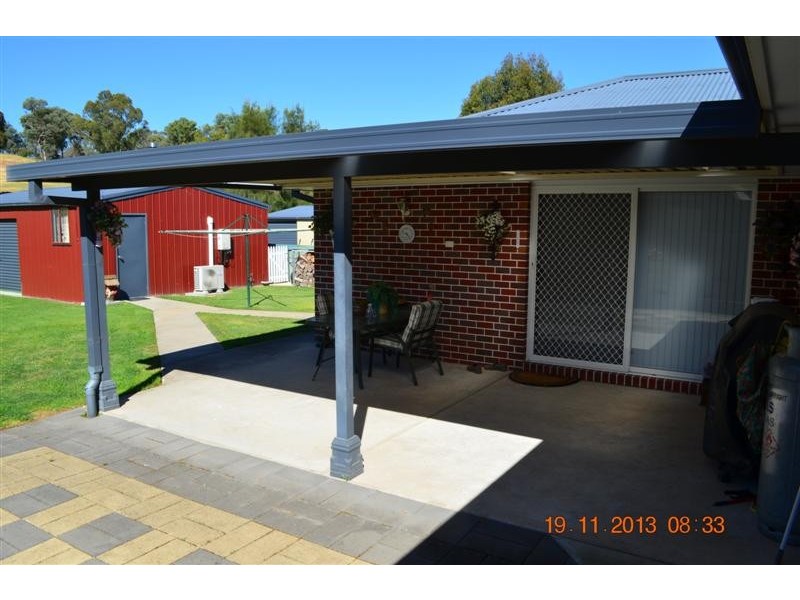 10 Fairway Drive, Tumut NSW 2720