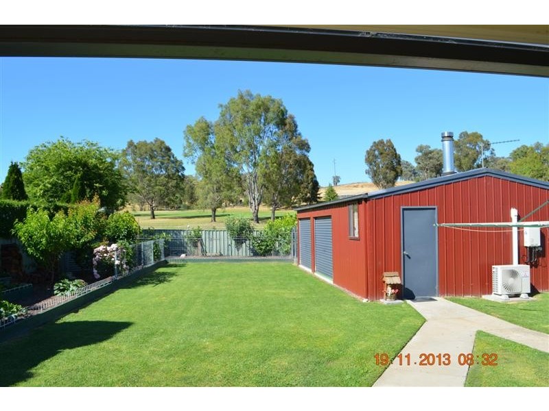10 Fairway Drive, Tumut NSW 2720