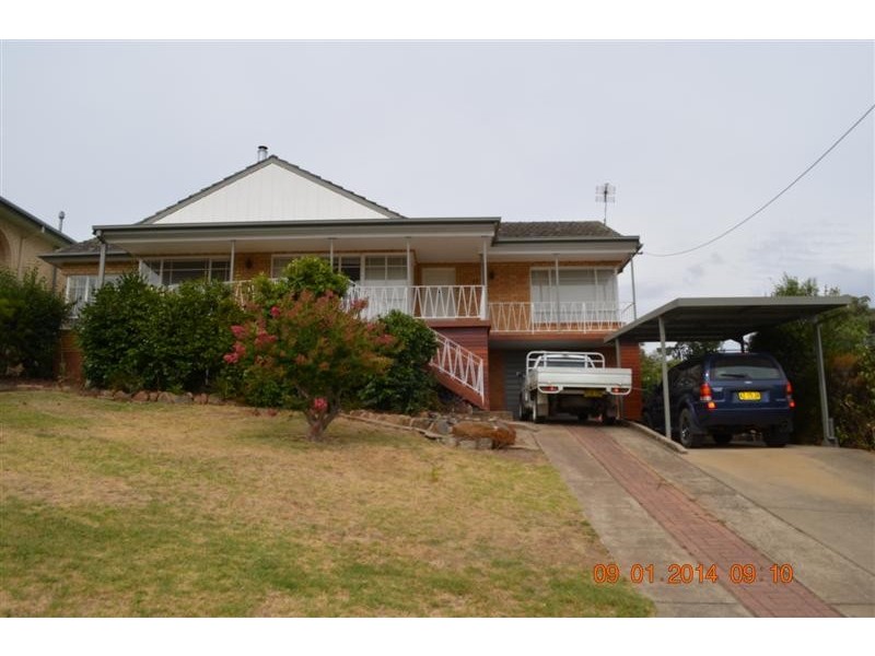 11 Highland Avenue, Tumut NSW 2720