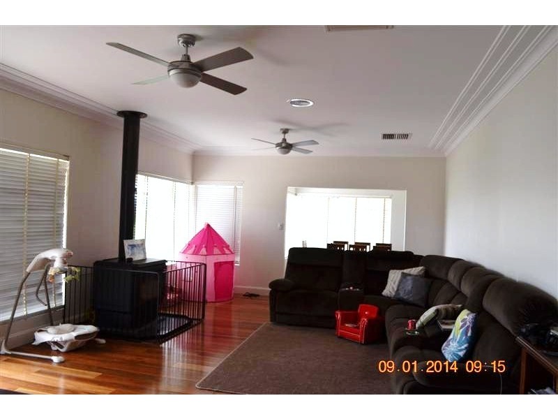 11 Highland Avenue, Tumut NSW 2720