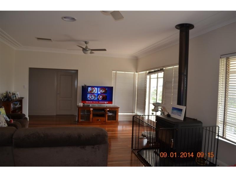 11 Highland Avenue, Tumut NSW 2720