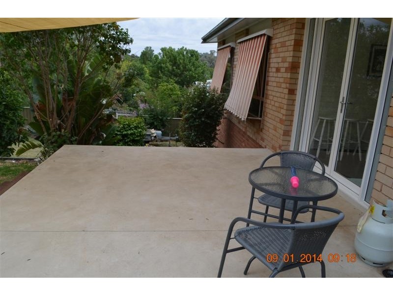 11 Highland Avenue, Tumut NSW 2720