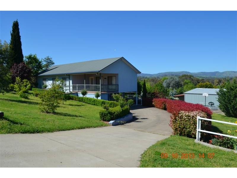 8 Bundarra Crescent, Tumut NSW 2720
