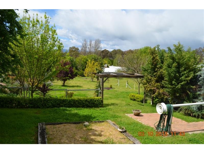 8 Bundarra Crescent, Tumut NSW 2720