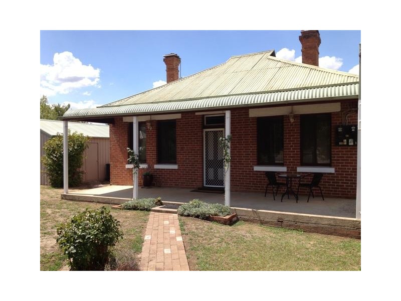 24 Fitzroy Street, Tumut NSW 2720