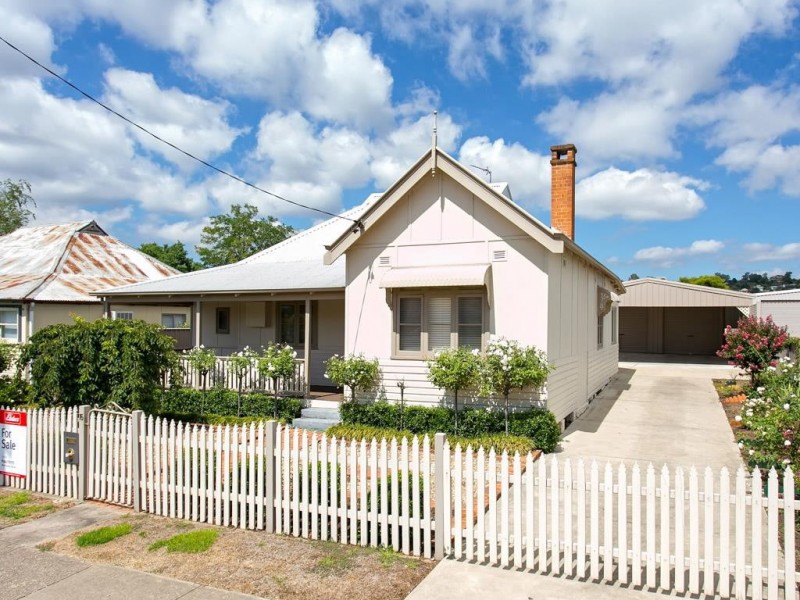15 Fitzroy Street, Tumut NSW 2720