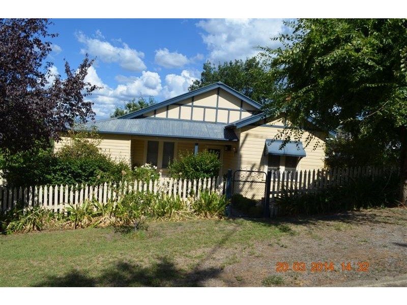 48 Carey Street, Tumut NSW 2720