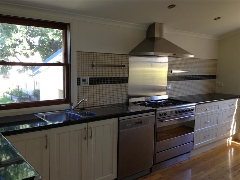 48 Carey Street, Tumut NSW 2720