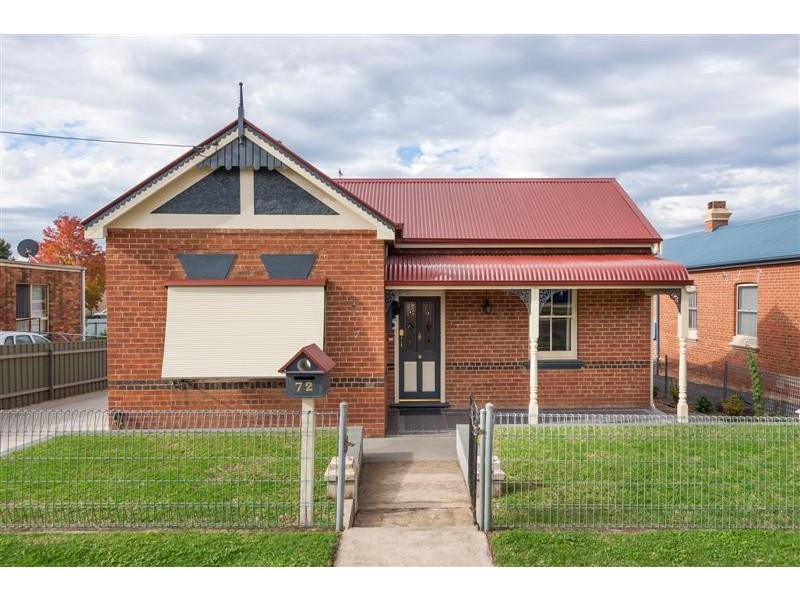 72 Russell Street, Tumut NSW 2720