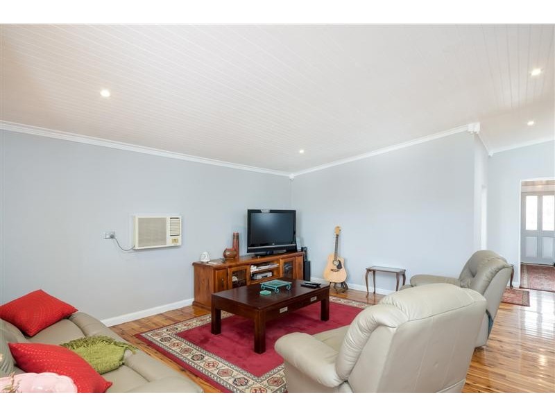 72 Russell Street, Tumut NSW 2720