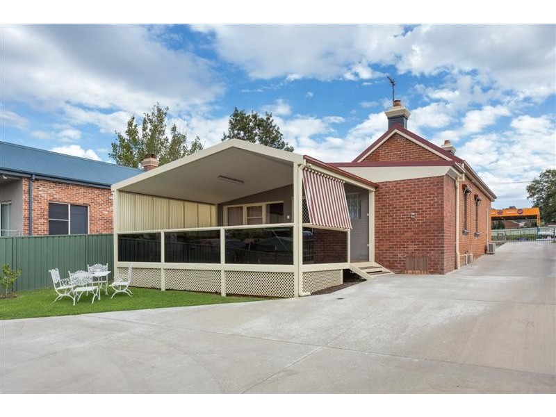 72 Russell Street, Tumut NSW 2720