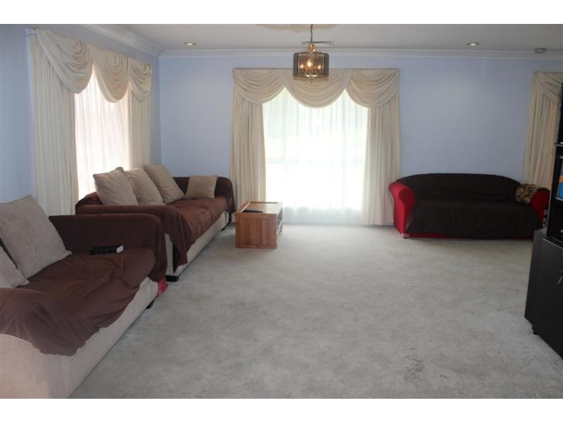 9 The Pavilion, Tumut NSW 2720